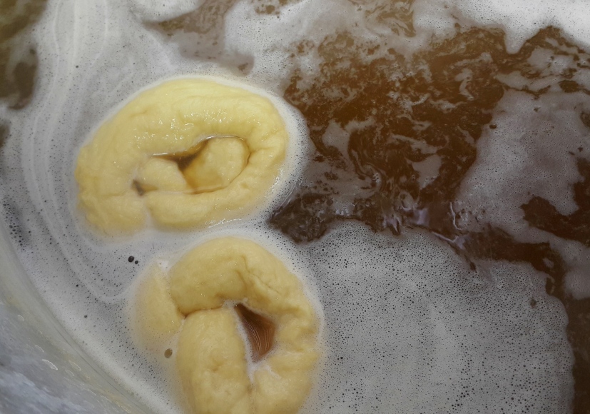 Pretzels in the boiling bicarb water